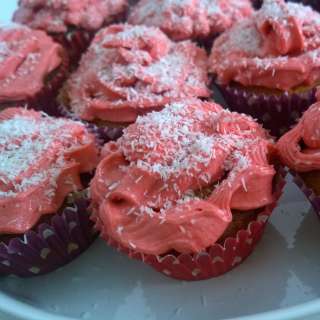 Cupcakes de coco con buttercream de fresa