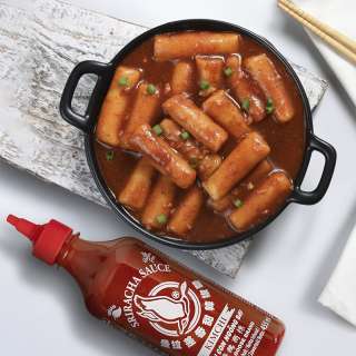 Tteokbokki con Sriracha