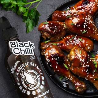 Muslos de pollo en Sriracha negra